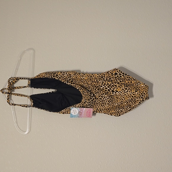 On the beach size 8 - Picture 2 of 2